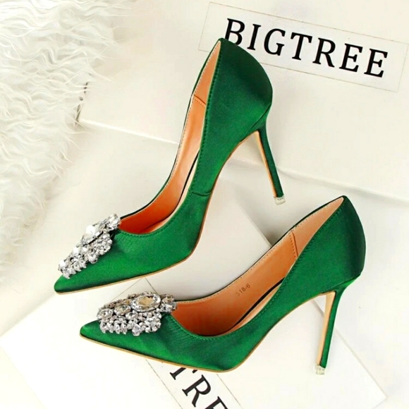 Shoes - Gorgeous Rhinestones Decor Siletto Court Shoes